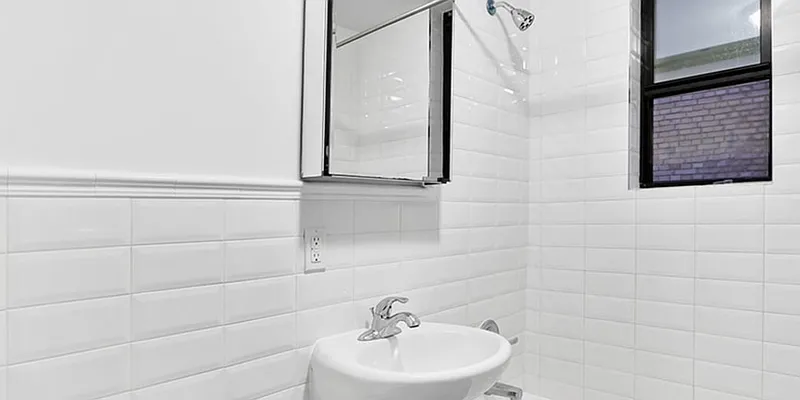 Rented by REZI | media 10