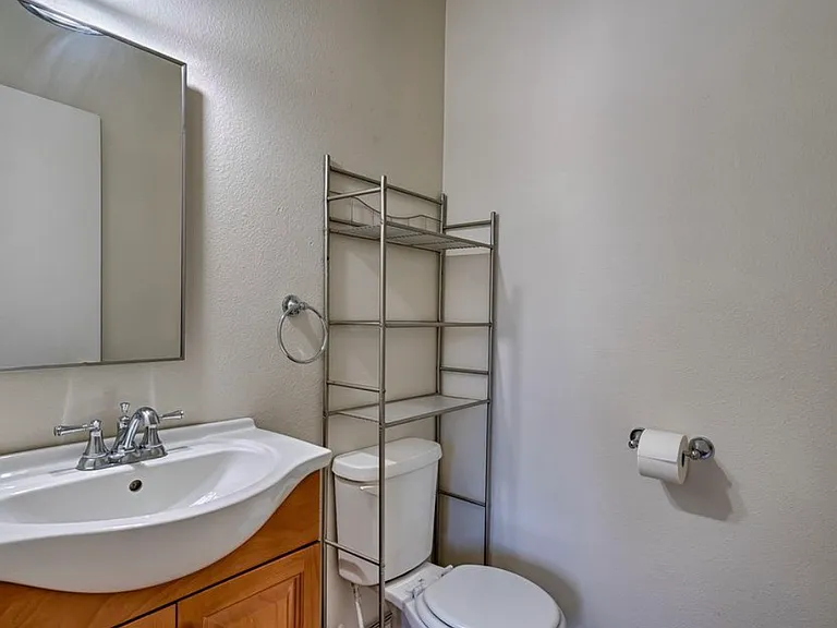 676 Zuni Dr #A — Photo 8