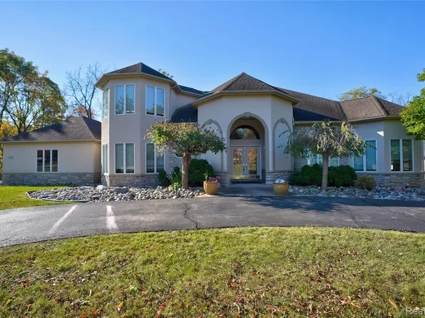 5166 Warwick Woods Trl, Grand Blanc, MI 48439