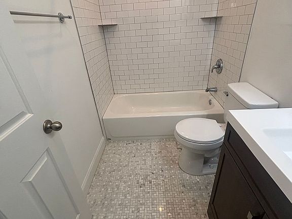 5th image of 1129 W Main St #301