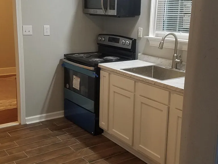 4 Briggs Ave — Photo 6
