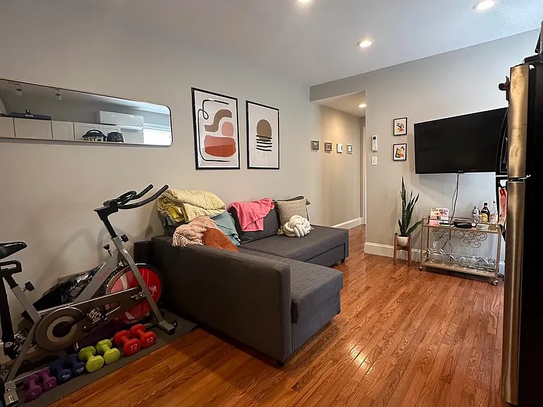 309 S 12th St #2R — Photo 2