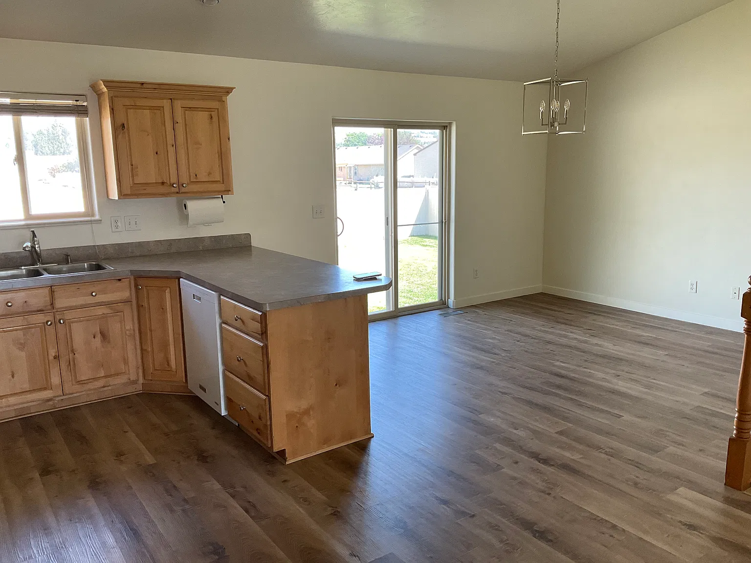 4 bed, 2776 sqft, $2,195 — Photo 3