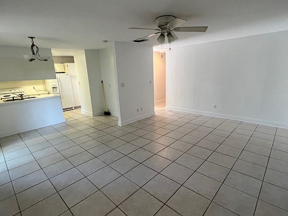 5th image of 420 Westwood Dr
