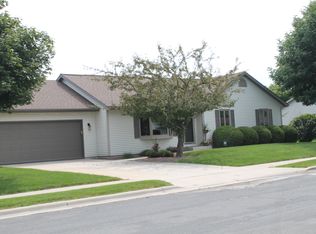 729 N 8th St, Oostburg, WI 53070