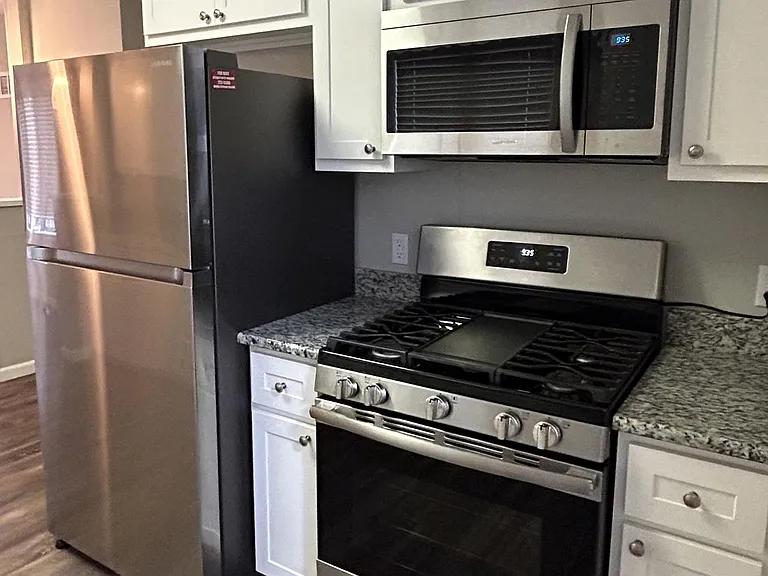 200 W Ash St — Photo 9
