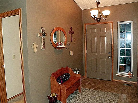 4th image of 4 Lawson Cir