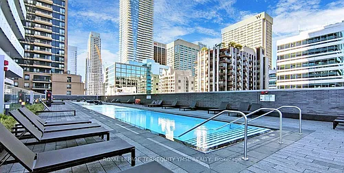 50 Charles St E Photo 1