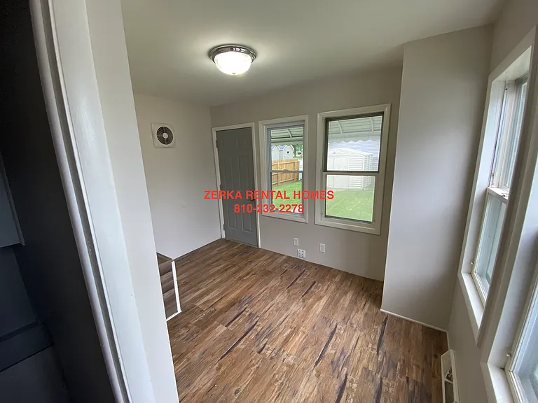 2077 Algonac Dr — Photo 9