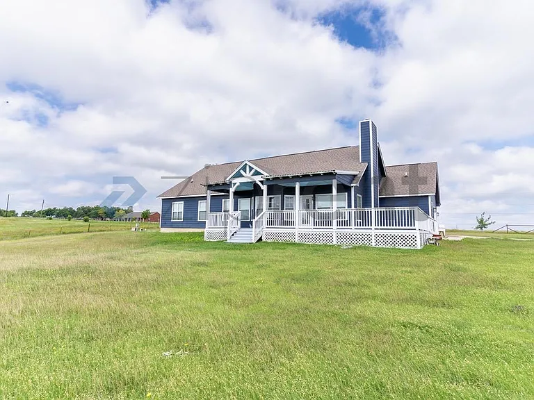 1885 County Road 452 — Photo 52