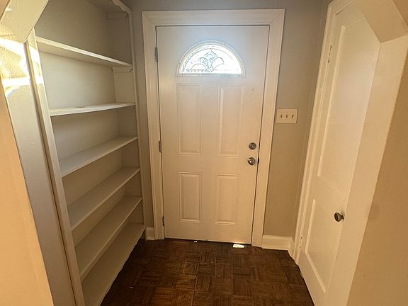5th image of 563 Emerson Dr