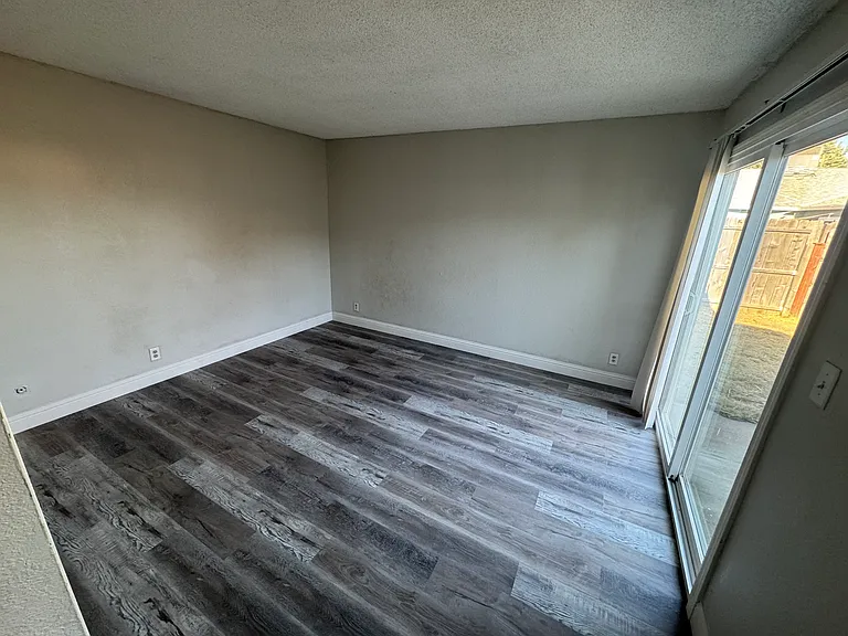 411 Cedar Ct — Photo 11