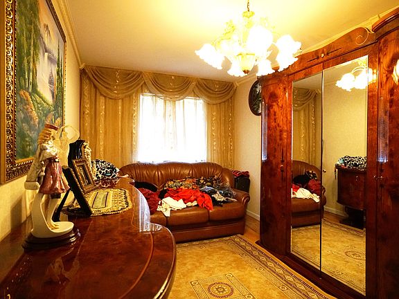 3rd image of 165 Bay 20th St APT 1A