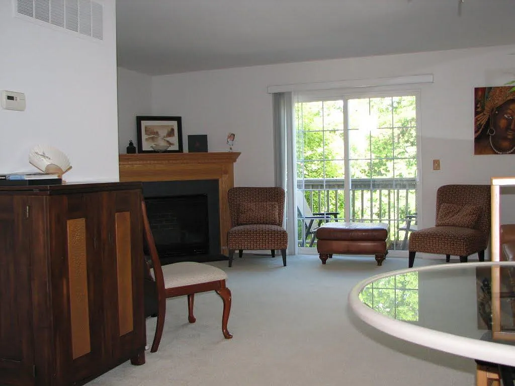 3 bed, 2.5 bath, 1450 sqft, $2,250 — Photo 4
