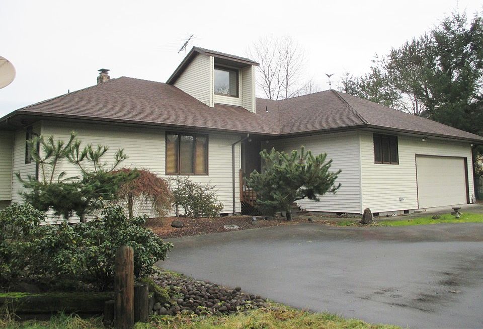 1st image of 3112 NW Blue Heron Dr