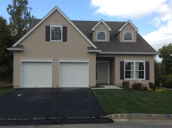 3 Bluffs Ct #3, Hamburg, NJ 07419