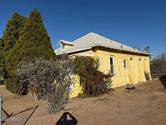 2nd image of 1014 E 14th St