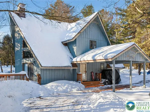 31 Boulder Rd, Lake Harmony, PA 18624