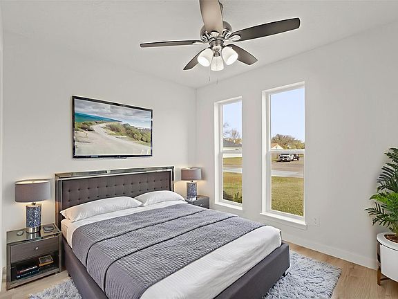 4th image of 2015 Ridge Hollow Dr