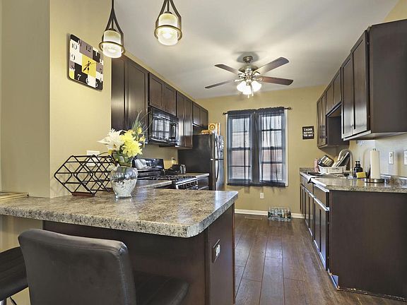 4th image of 2207/2209 Blake AVENUE