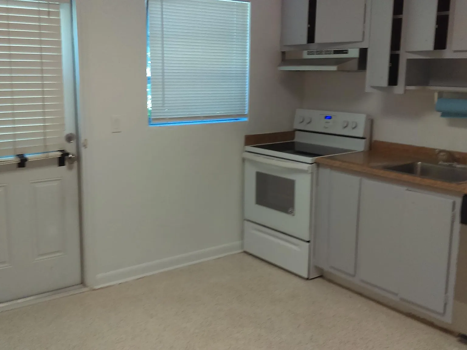 2 bed, 1.0 bath, 940 sqft, $2,350 — Photo 2
