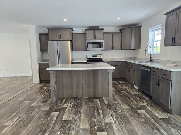 37 Van Dyck St