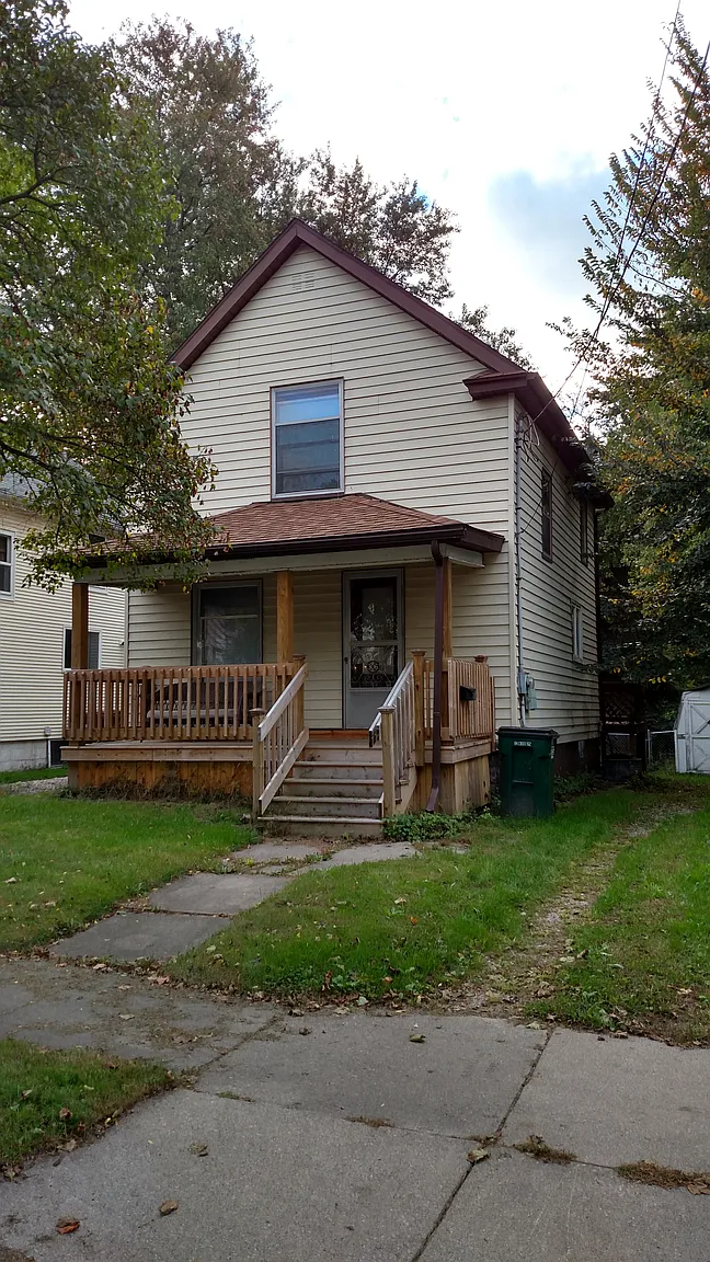 306 Clifford St photo 1