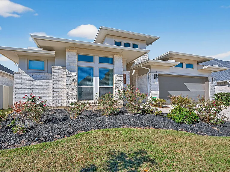 15330 Legacy Park Way — Photo 3
