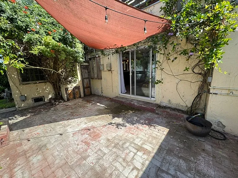 Eucalyptus 2501 & 25th St 455 — Photo 25