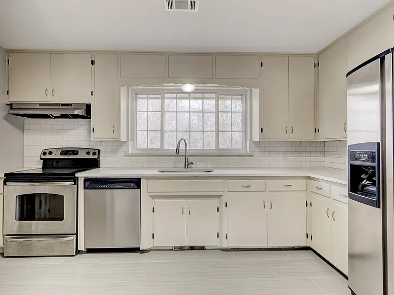 2021 NW 48th St — Photo 38