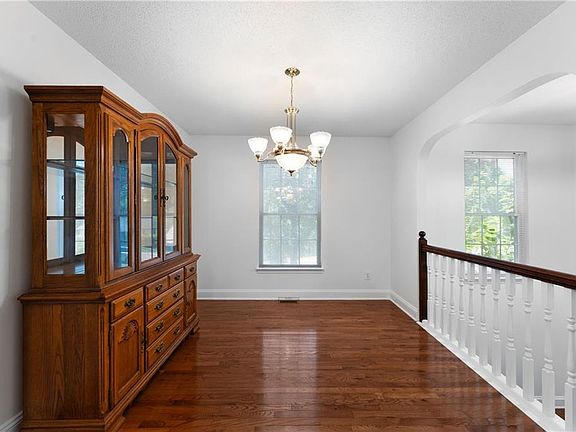 4th image of 24 Woodhaven Ct SW
