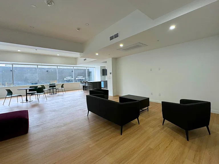 10058 102nd St NW — Photo 34
