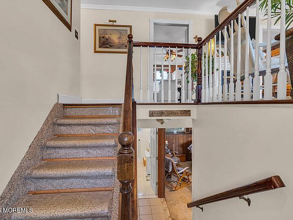 5th image of 625 Huckleberry Lane