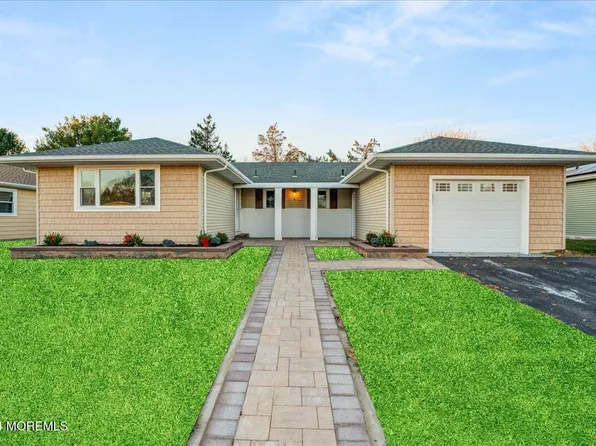 4 Biscayne Street, Toms River, NJ 08757