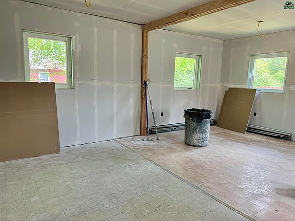 4th image of 216 Aurora Dr