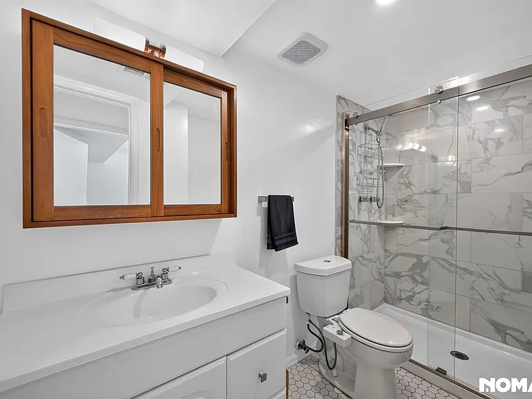 15652 E Jefferson Ave — Photo 16