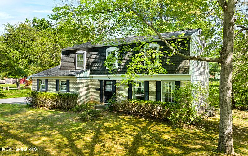 2nd image of 39 Fairway Avenue