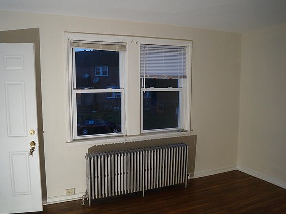 5th image of 338 E Essex Ave