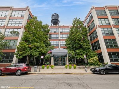1800 W Roscoe St APT 304, Chicago, IL, 60657