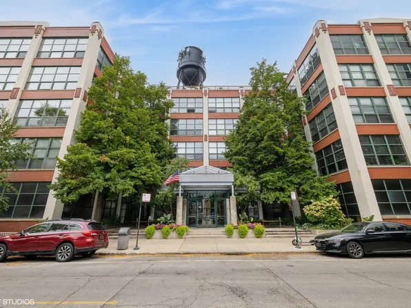 1800 W Roscoe St APT 304, Chicago, IL 60657