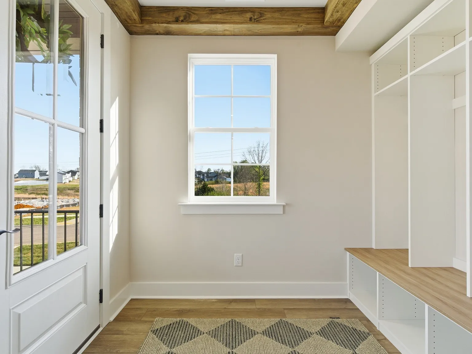 3 bed, 2.5 bath, 2084 sqft, $4,500 — Photo 3