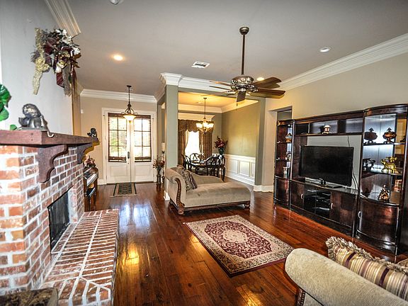 2nd image of 108 Hollow Green Dr