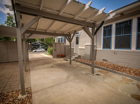 5th image of 1037 W Craig Pl