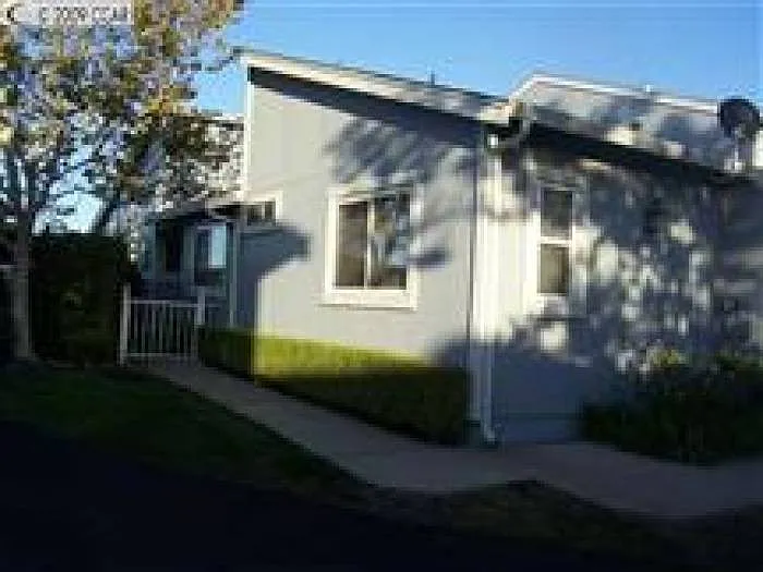 21 Sea Point Way photo 1
