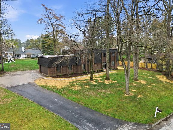 3rd image of 3413 Englemeade Rd