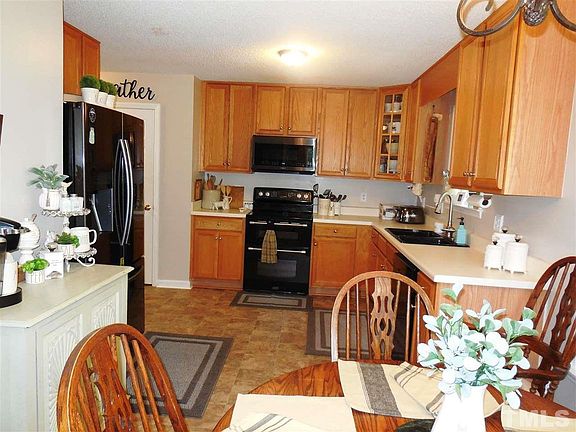 5th image of 405 Black Forest Dr