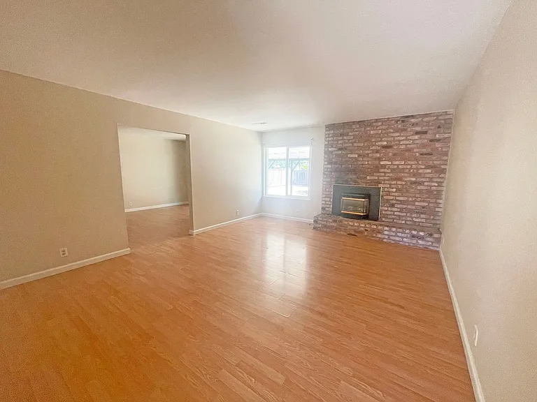 975 Perrelli St — Photo 8