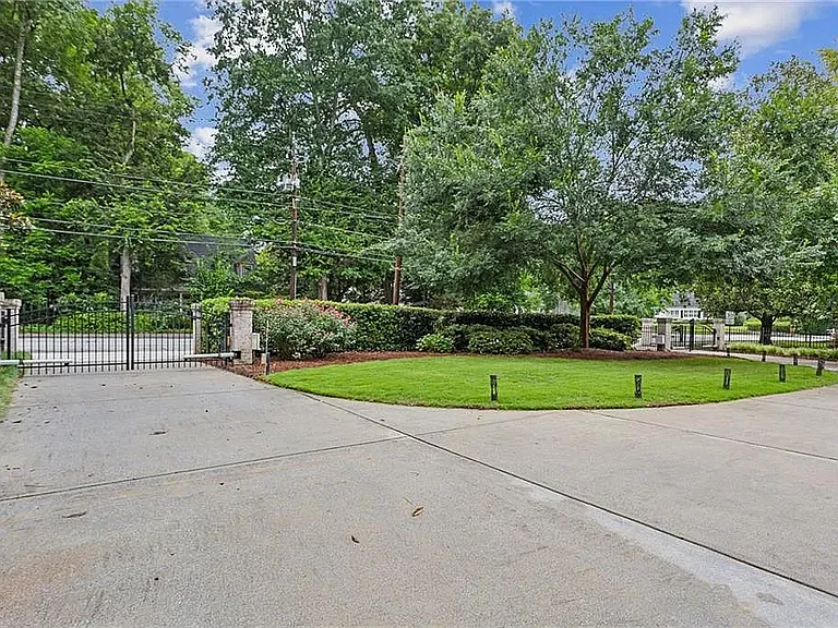 2115 Howell Mill Rd NW — Photo 52