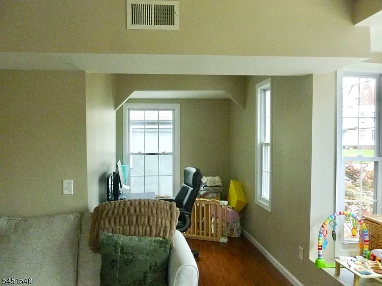 141 Walnut St #2 — Photo 9
