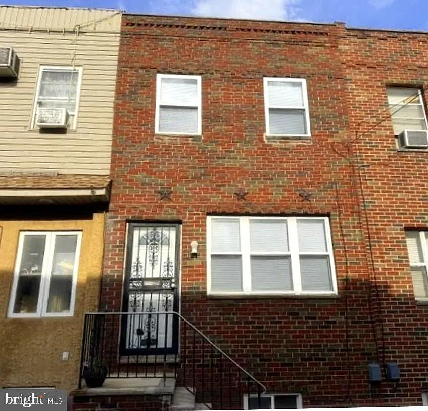 2 bed, 1.0 bath, 918 sqft, $1,595 — Photo 2